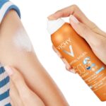 VICHY Capital Soleil Dječji sprej protiv priljepljivanja pijeska na kožu SPF 50+ 200 ml (3)