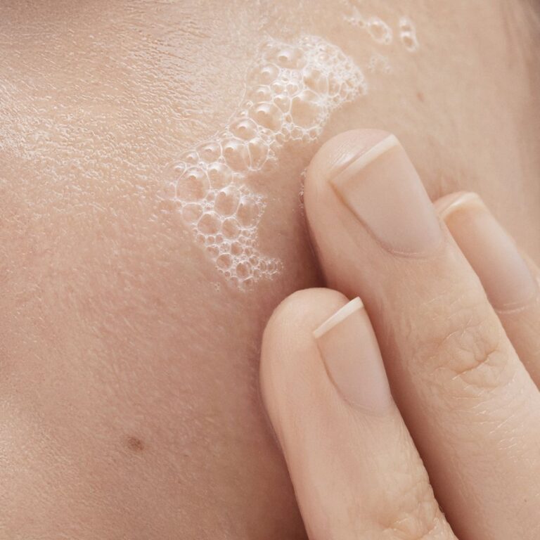 BABE Umirujući micelarni gel 240 ml (1)